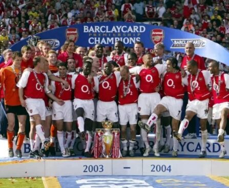 Arsenal mùa 2003/04 kết thúc Premier League với 26 thắng, 12 hòa và 0 thua. 