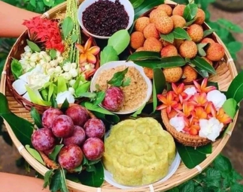 Tết Đoan Ngọ còn được gọi là Tết diệt sâu bọ, gắn với quan niệm bảo vệ sức khỏe và mùa màng. 