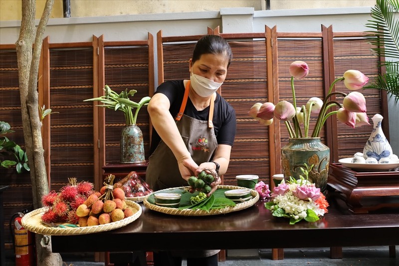 Tết Đoan Ngọ ngày nay được tổ chức giản dị hơn nhưng vẫn giữ tinh thần nhớ về tổ tiên và truyền thống. 