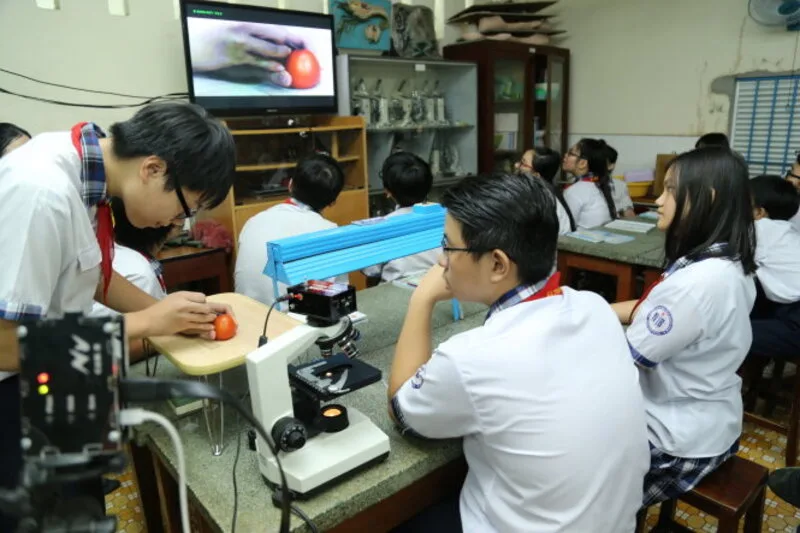 Khoa học tự nhiên giúp học sinh hiểu cơ thể, môi trường, hiện tượng tự nhiên và phát triển tư duy logic trong học tập lẫn đời sống.