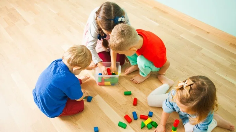 Trẻ em là trung tâm của mọi hoạt động khám phá trong mô hình giáo dục Montessori.